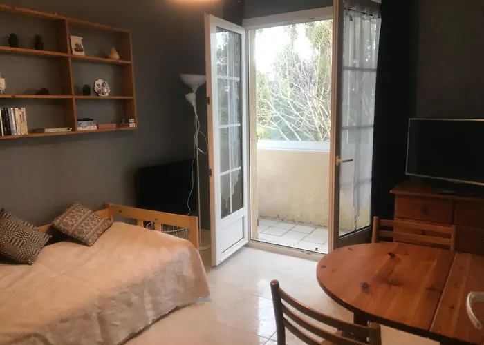 Chez Sophie Et Bernard Oda ve Kahvaltı Saverdun